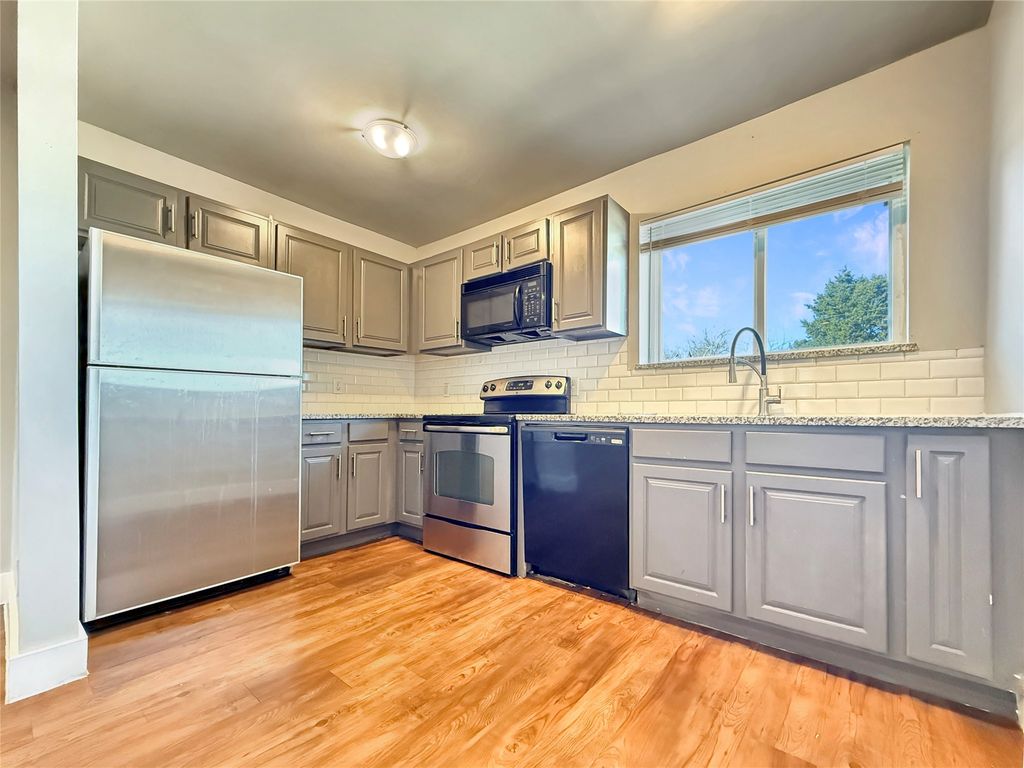 740 Edgemont Avenue 204, Dallas, TX 75216