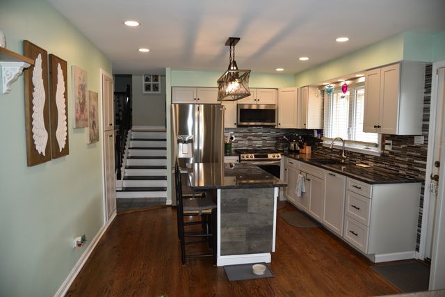 10501 S 81st Avenue, Palos Hills, IL 60465