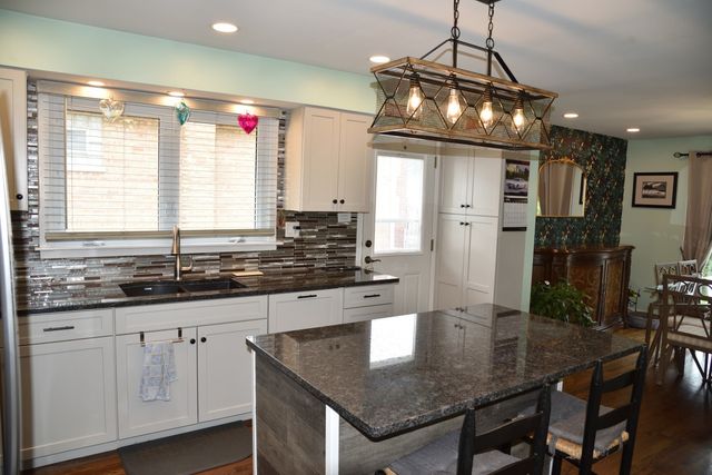 10501 S 81st Avenue, Palos Hills, IL 60465