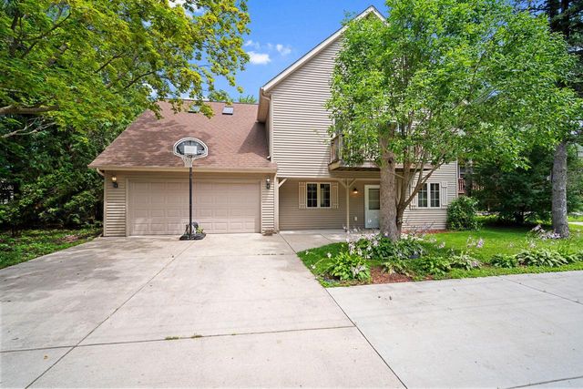 2530 Wallace Lake ROAD, West Bend, WI 53090