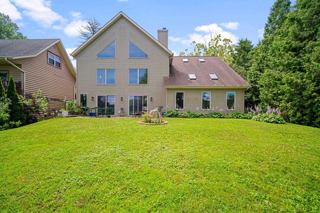 2530 Wallace Lake ROAD, West Bend, WI 53090