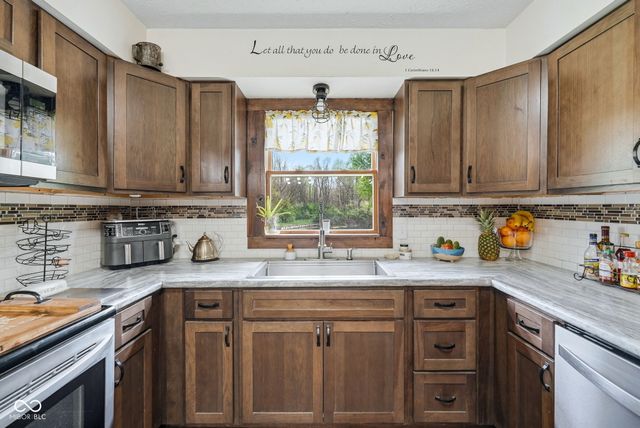 8330 S 750 W, Pendleton, IN 46064