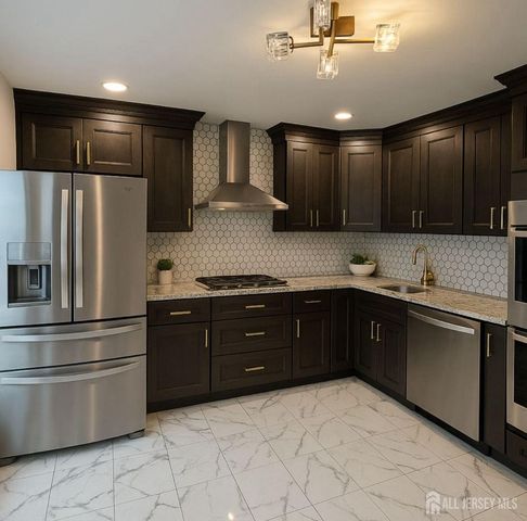 7 tiger lilly Court, Sayreville, NJ 08872