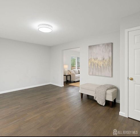 7 tiger lilly Court, Sayreville, NJ 08872