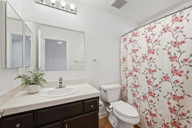6317 Elkhorn Manor Dr, Rio Linda, CA 95673