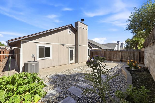 6317 Elkhorn Manor Dr, Rio Linda, CA 95673