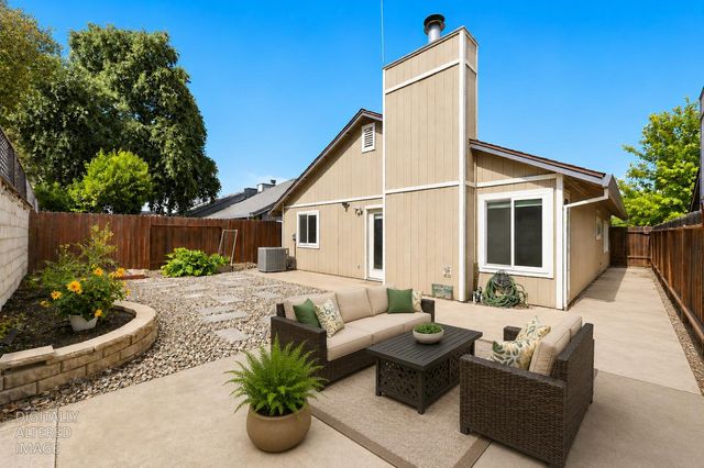 6317 Elkhorn Manor Dr, Rio Linda, CA 95673