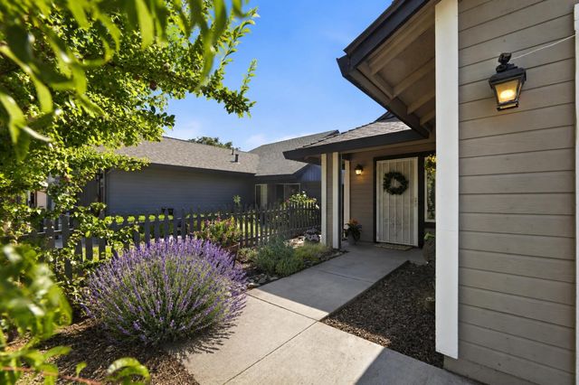 6317 Elkhorn Manor Dr, Rio Linda, CA 95673