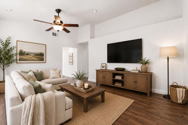 6317 Elkhorn Manor Dr, Rio Linda, CA 95673