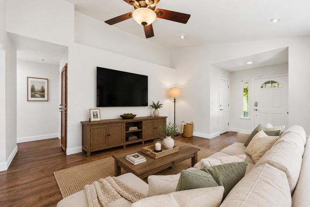 6317 Elkhorn Manor Dr, Rio Linda, CA 95673