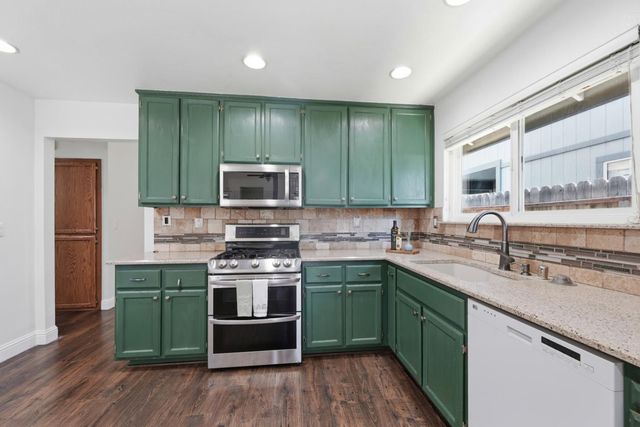 6317 Elkhorn Manor Dr, Rio Linda, CA 95673