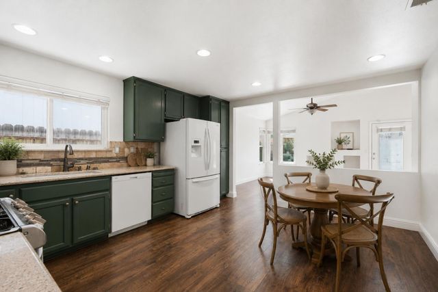 6317 Elkhorn Manor Dr, Rio Linda, CA 95673