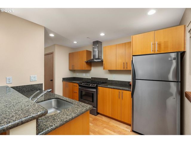 7910 Sw 31ST Ave 203, Portland, OR 97219