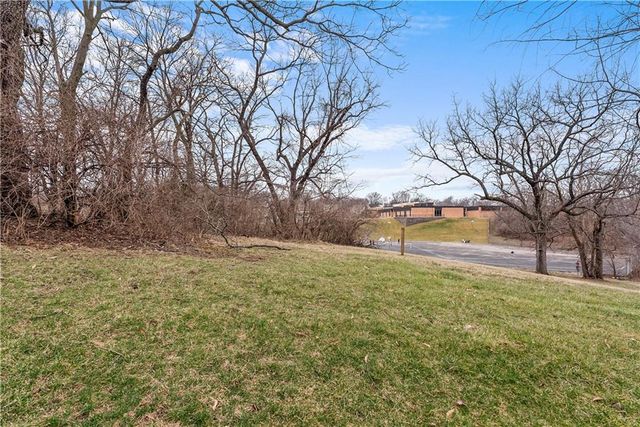 3702 S BOLGER Court, Independence, MO 64055