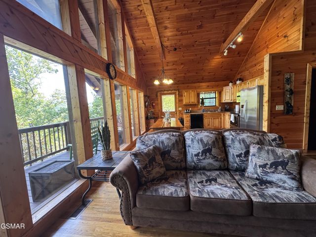 2409 Walnut Cove Way, Sevierville, TN 37862