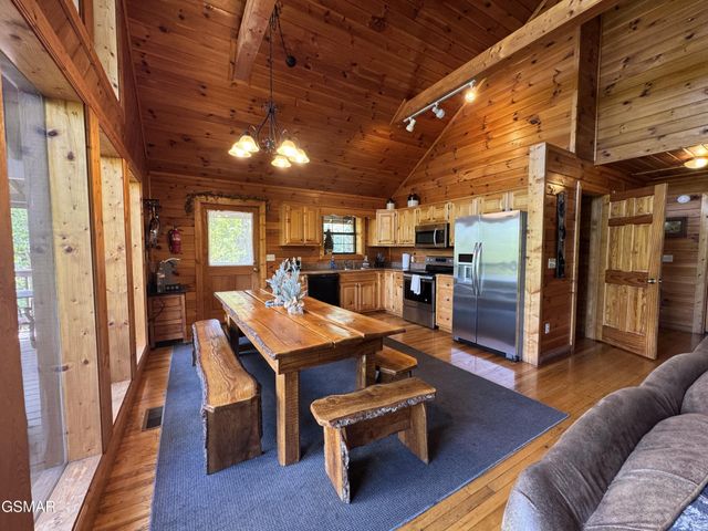 2409 Walnut Cove Way, Sevierville, TN 37862