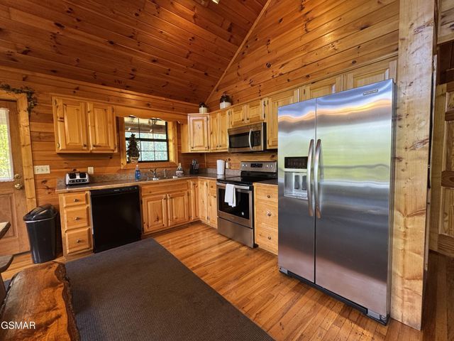 2409 Walnut Cove Way, Sevierville, TN 37862