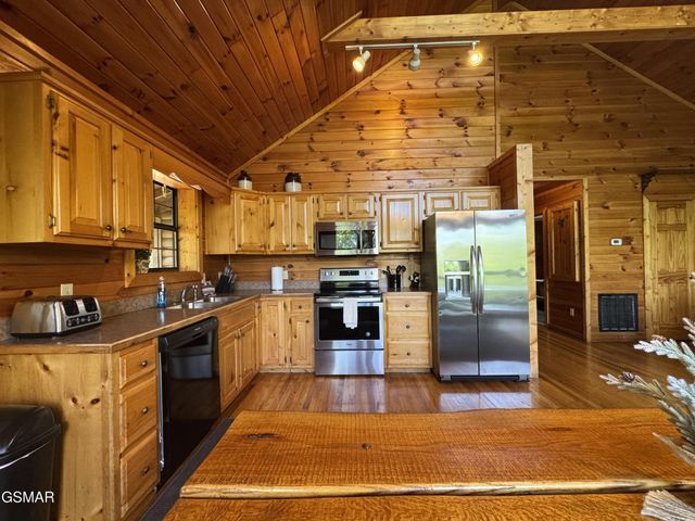 2409 Walnut Cove Way, Sevierville, TN 37862