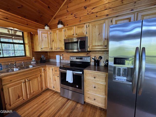 2409 Walnut Cove Way, Sevierville, TN 37862