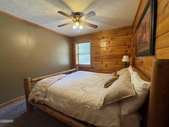 2409 Walnut Cove Way, Sevierville, TN 37862