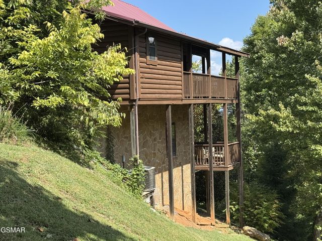 2409 Walnut Cove Way, Sevierville, TN 37862
