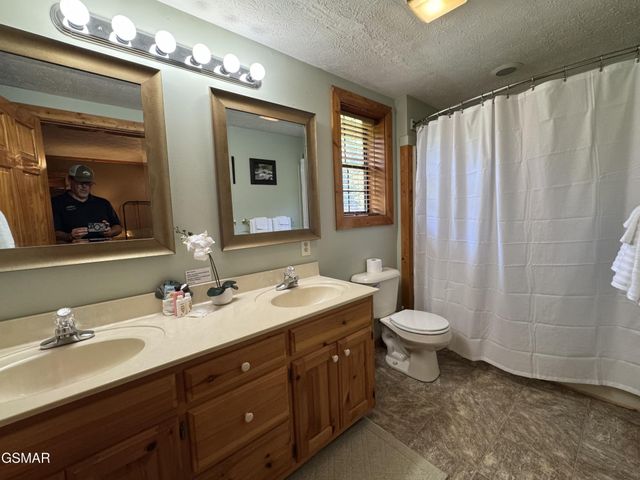 2409 Walnut Cove Way, Sevierville, TN 37862