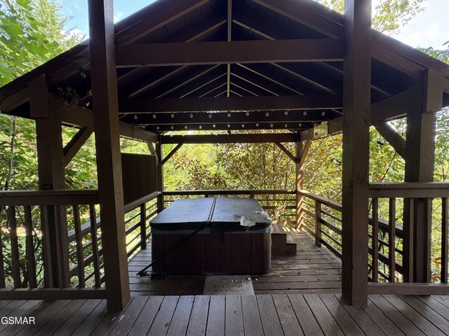 2409 Walnut Cove Way, Sevierville, TN 37862