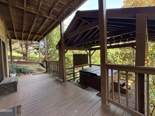 2409 Walnut Cove Way, Sevierville, TN 37862