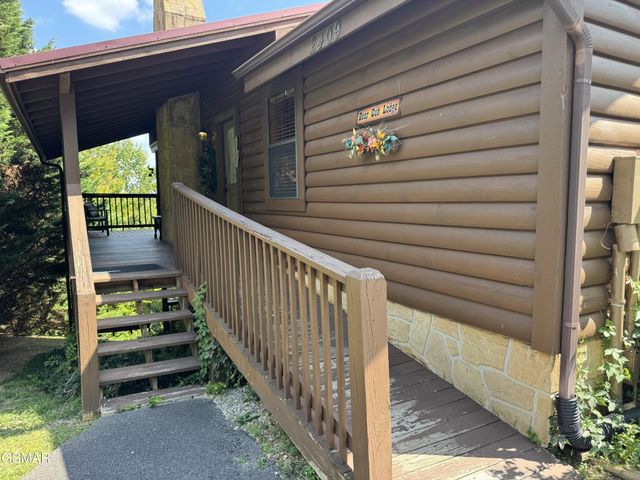 2409 Walnut Cove Way, Sevierville, TN 37862