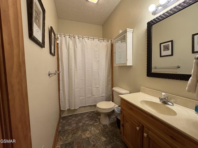2409 Walnut Cove Way, Sevierville, TN 37862