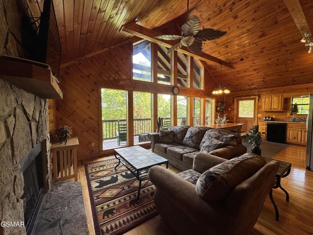 2409 Walnut Cove Way, Sevierville, TN 37862