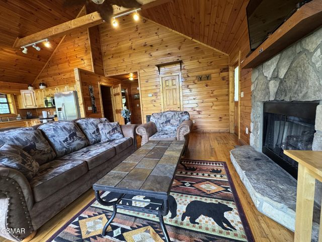 2409 Walnut Cove Way, Sevierville, TN 37862