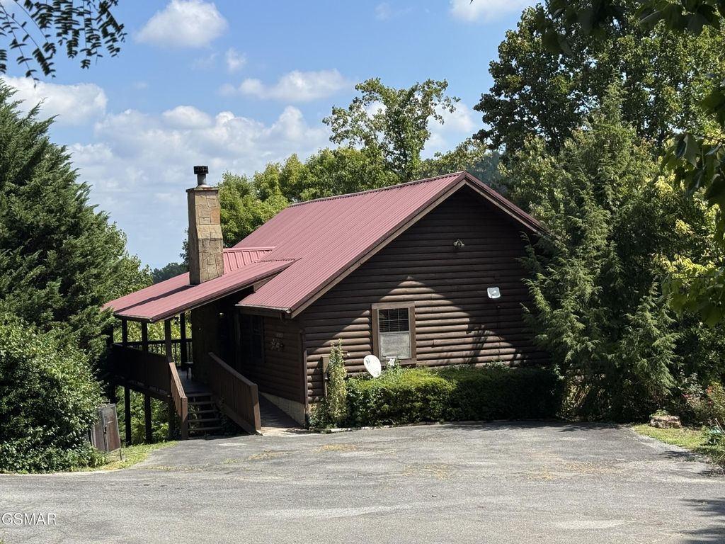 2409 Walnut Cove Way, Sevierville, TN 37862