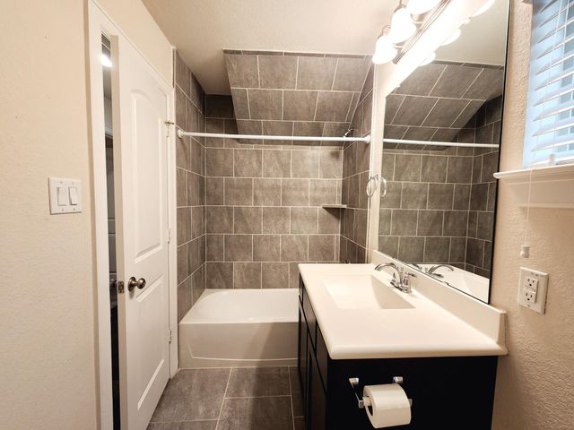 10717 Madden Oaks Place, Houston, TX 77043