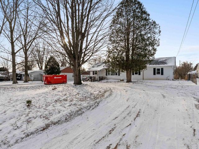 914 S 35th Street, Manitowoc, WI 54220