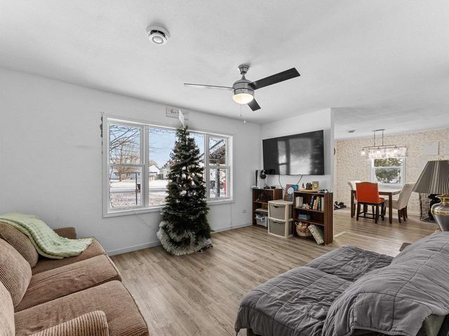 914 S 35th Street, Manitowoc, WI 54220