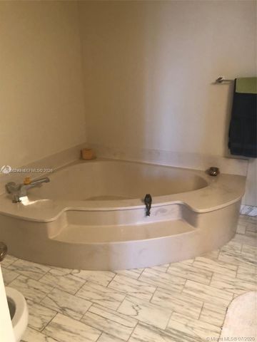 2000 Towerside Terrace 905, Miami, FL 33138
