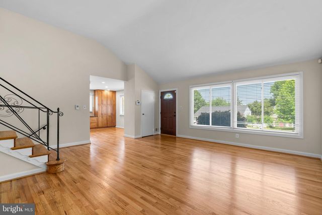 9212 CHANUTE DR, Bethesda, MD 20814