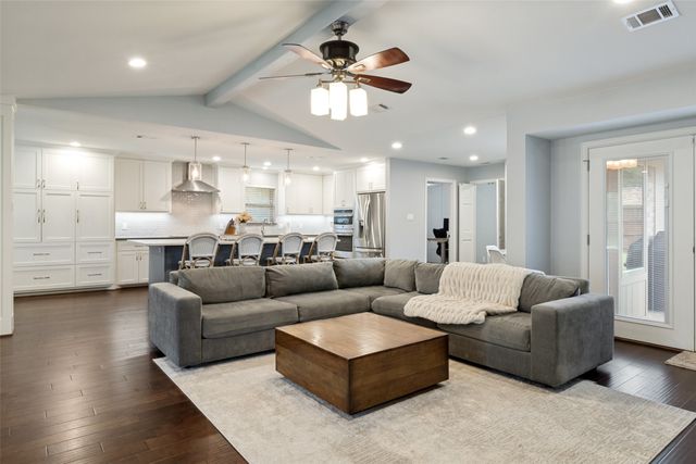 7429 La Manga Drive, Dallas, TX 75248