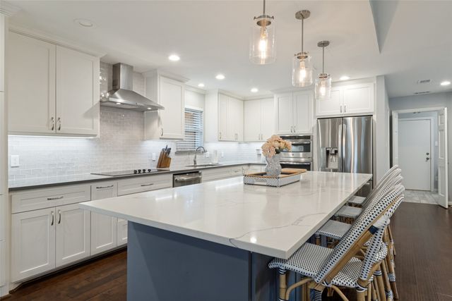 7429 La Manga Drive, Dallas, TX 75248