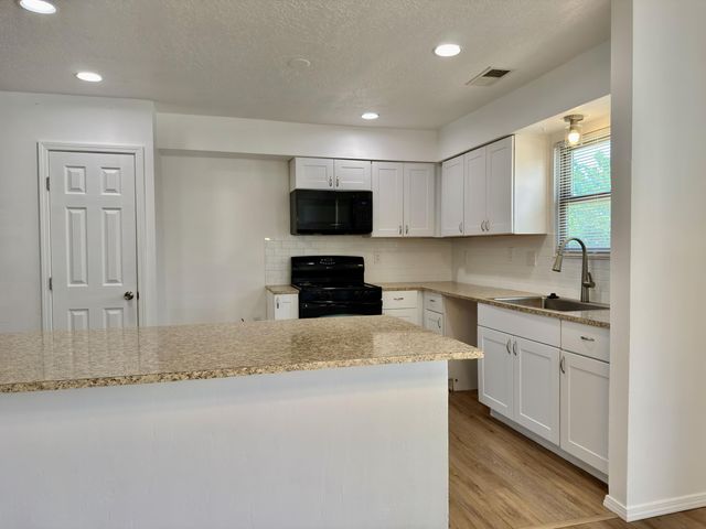 1672 Domain Loop SE, Rio Rancho, NM 87124