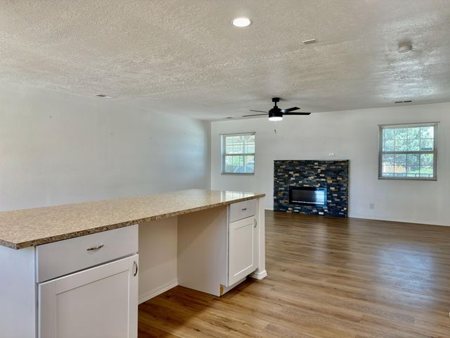 1672 Domain Loop SE, Rio Rancho, NM 87124