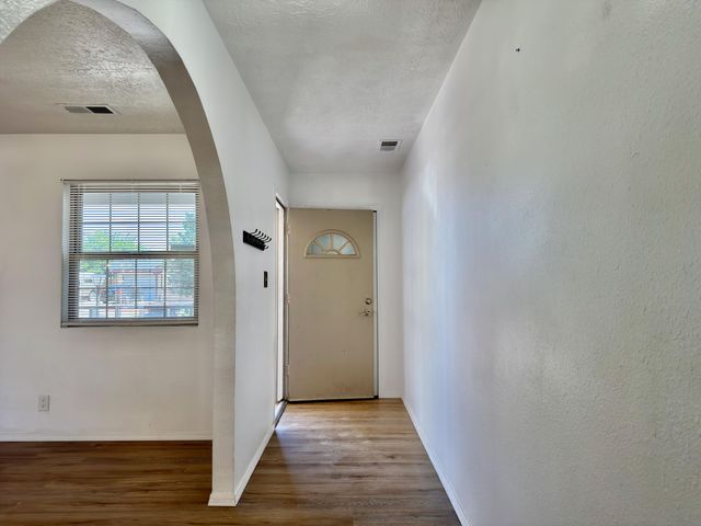 1672 Domain Loop SE, Rio Rancho, NM 87124