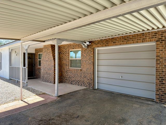 1672 Domain Loop SE, Rio Rancho, NM 87124
