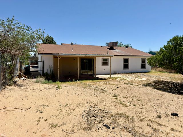 1672 Domain Loop SE, Rio Rancho, NM 87124