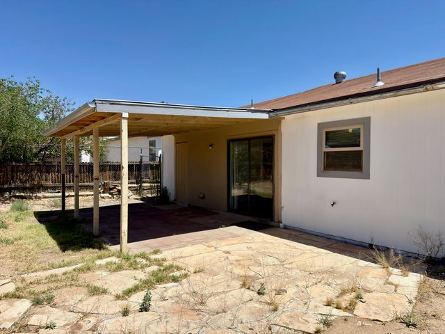 1672 Domain Loop SE, Rio Rancho, NM 87124