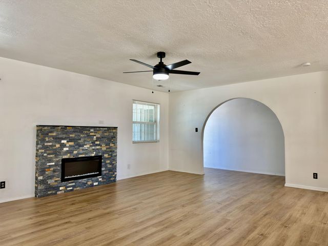 1672 Domain Loop SE, Rio Rancho, NM 87124