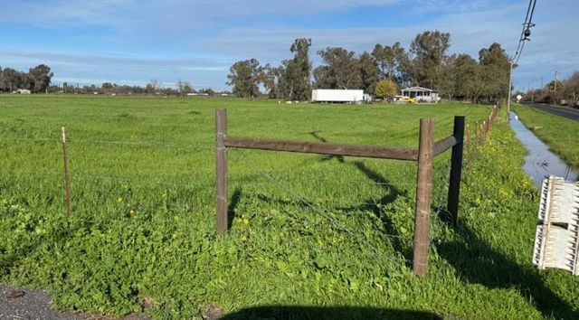 25679 N Cherokee Ln, Galt, CA 95632