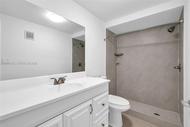 220 Lakeview Dr 113, Weston, FL 33326