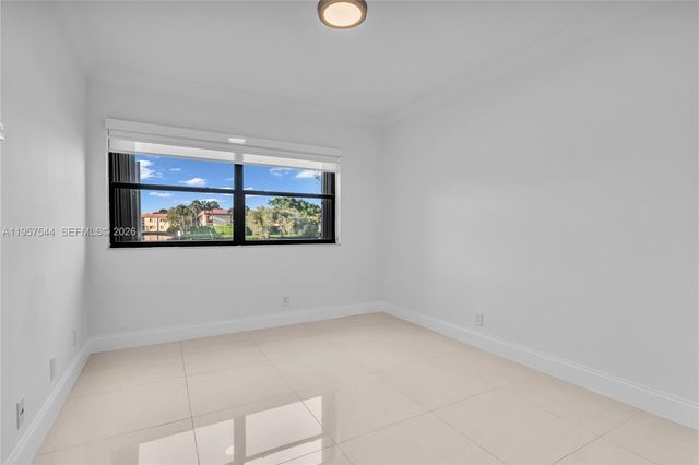 220 Lakeview Dr 113, Weston, FL 33326